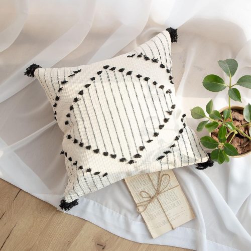 Decorative boho tassel throw pillow covers for couch sofa bedroom living room home decoration diamond square woven cotton cushion cover modern pillow cases.
